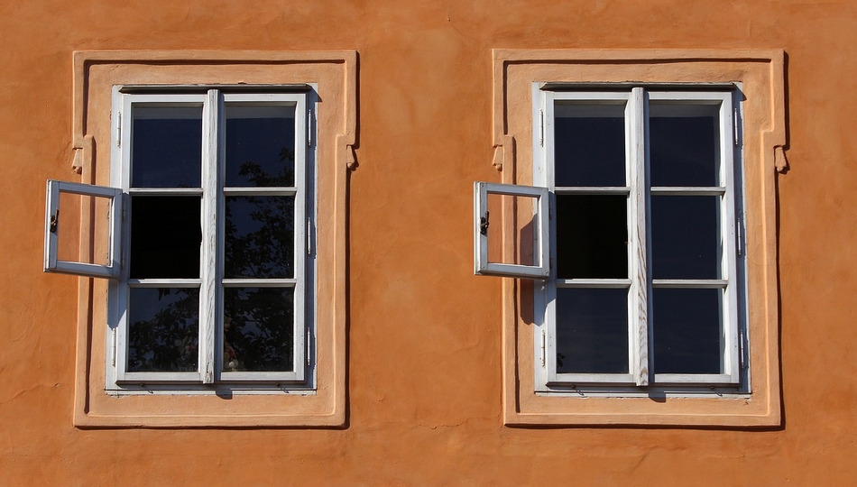 Zdanie w hiszpańskim: „Tirar la casa por la ventana” – być rozrzutnym