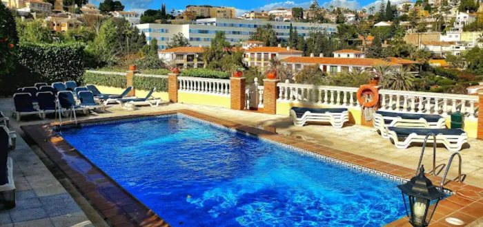 Malaca Instituto | Estudiar español en Málaga con piscina y residencia