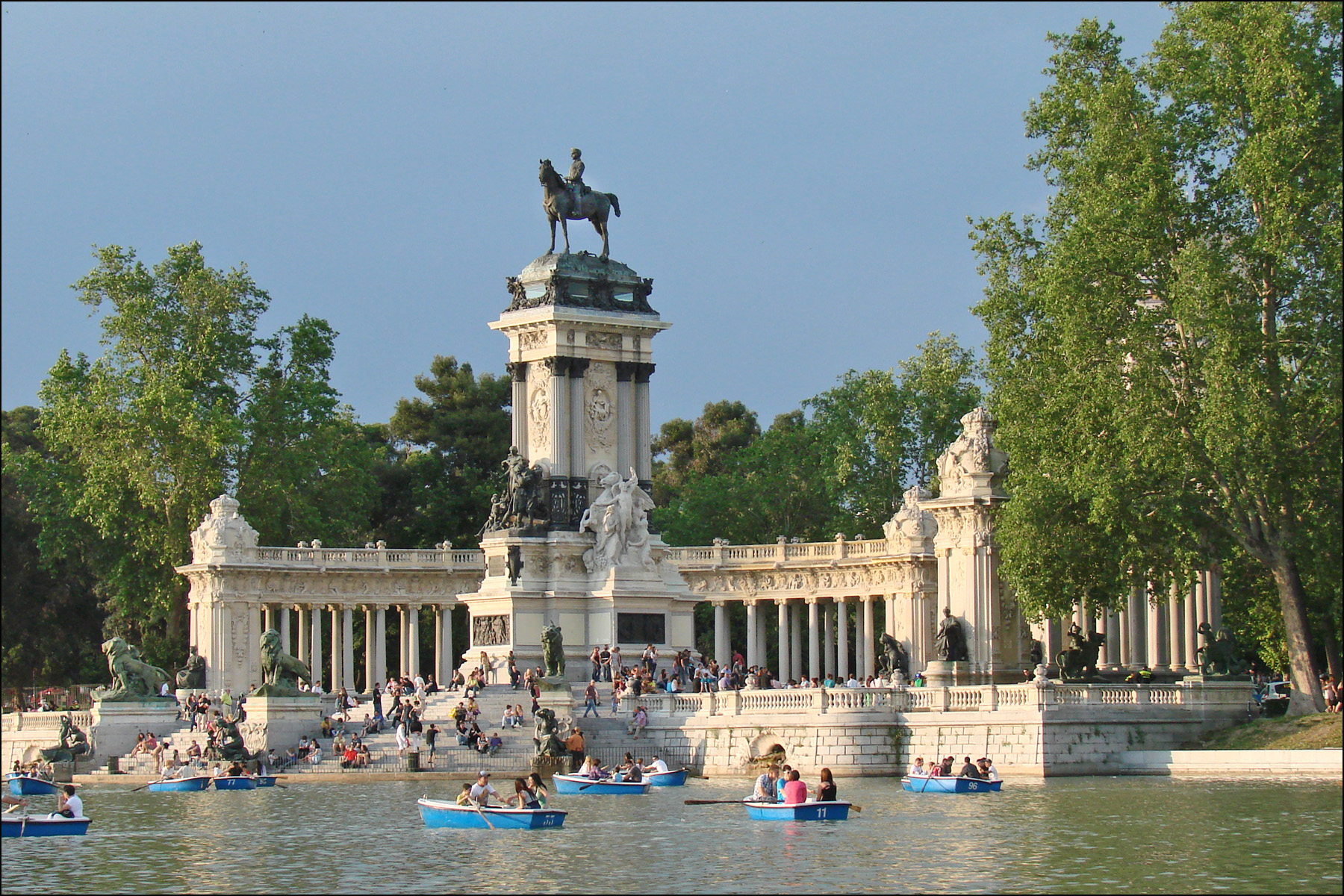 El Retiro Park in Madrid, een ideale plek om Spaans te oefenen met internationale studenten