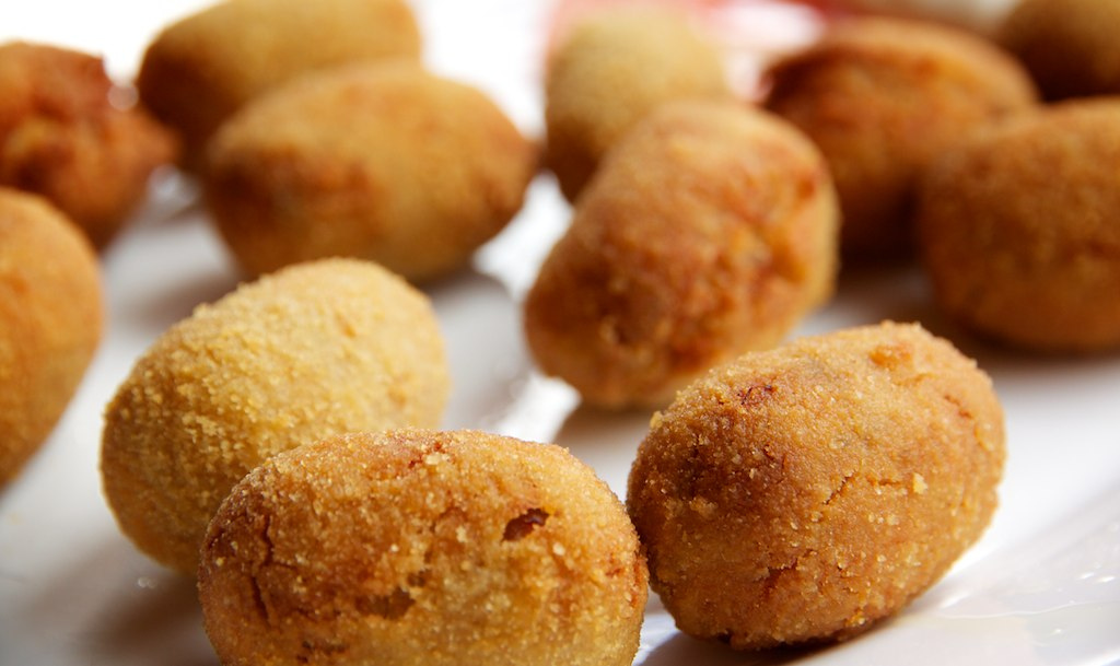 Croquetas caseras españolas fritas