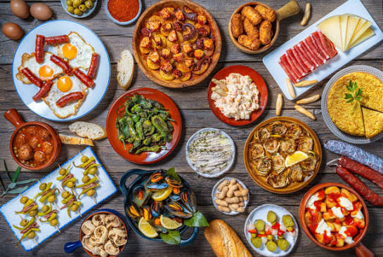 Saborea España mientras aprendes español: 7 platos típicos que debes probar durante tu estancia